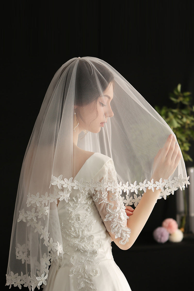 Load image into Gallery viewer, Elegant White Floral Lace Bridal Veil