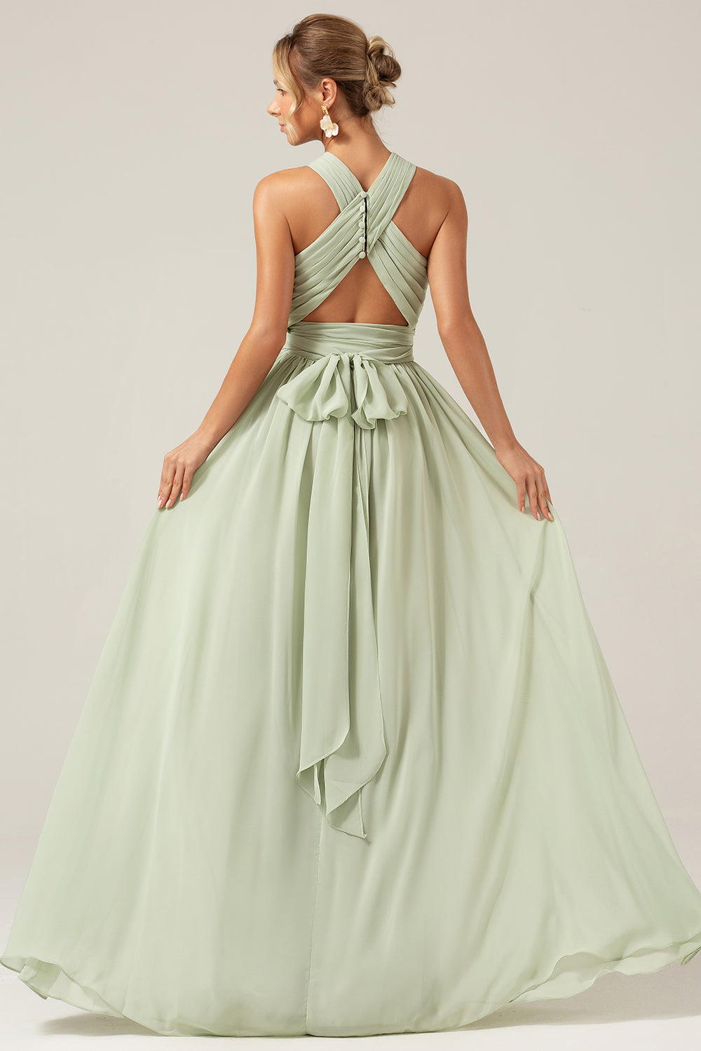 Zapaka Women Dusty Sage Boho Chiffon Long Bridesmaid Dress with Button Back Halter Wedding Party Dress with Slit – ZAPAKA UK