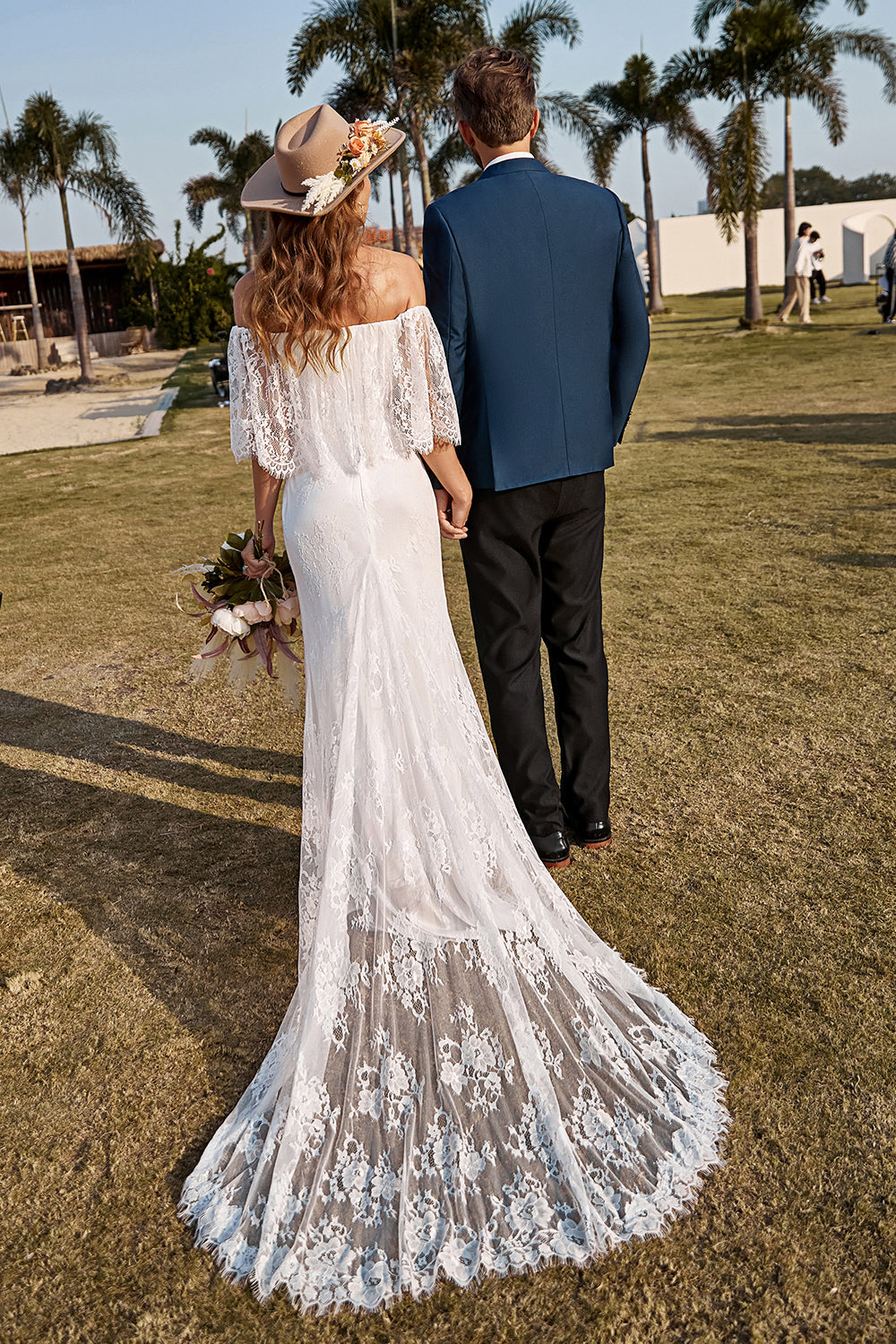 Zapaka Women Boho Wedding Dress Ivory Mermaid Off The Shoulder Lace Beach Bridal Dress With Sweep Train ZAPAKA UK Zapaka Women Boho Wedding Dress Ivory Mermaid Off The Shoulder Lace Beach Bridal Dress With Sweep Train ZAPAKA UK